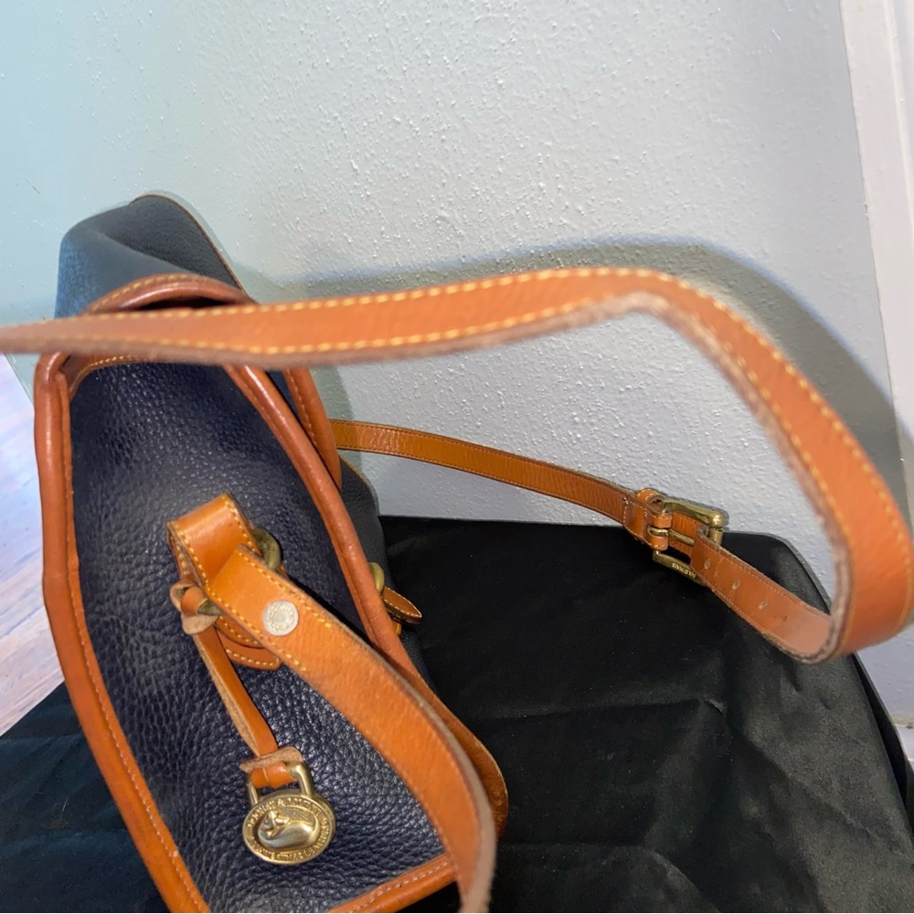 “Essex” Dooney and Bourke vintage black and Tan Leather Crossbody Bag - Picture 8 of 14